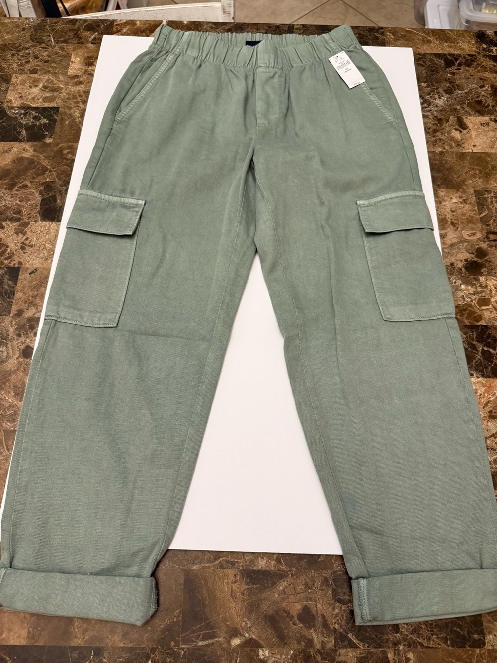 GAP Women's Cargo Pants in Sage Green